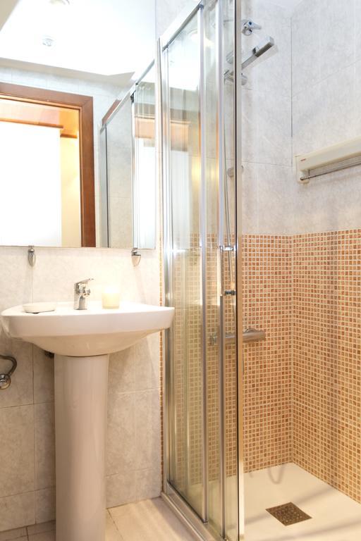 Apartment Bright Sagrada Familia Barcelona Rum bild